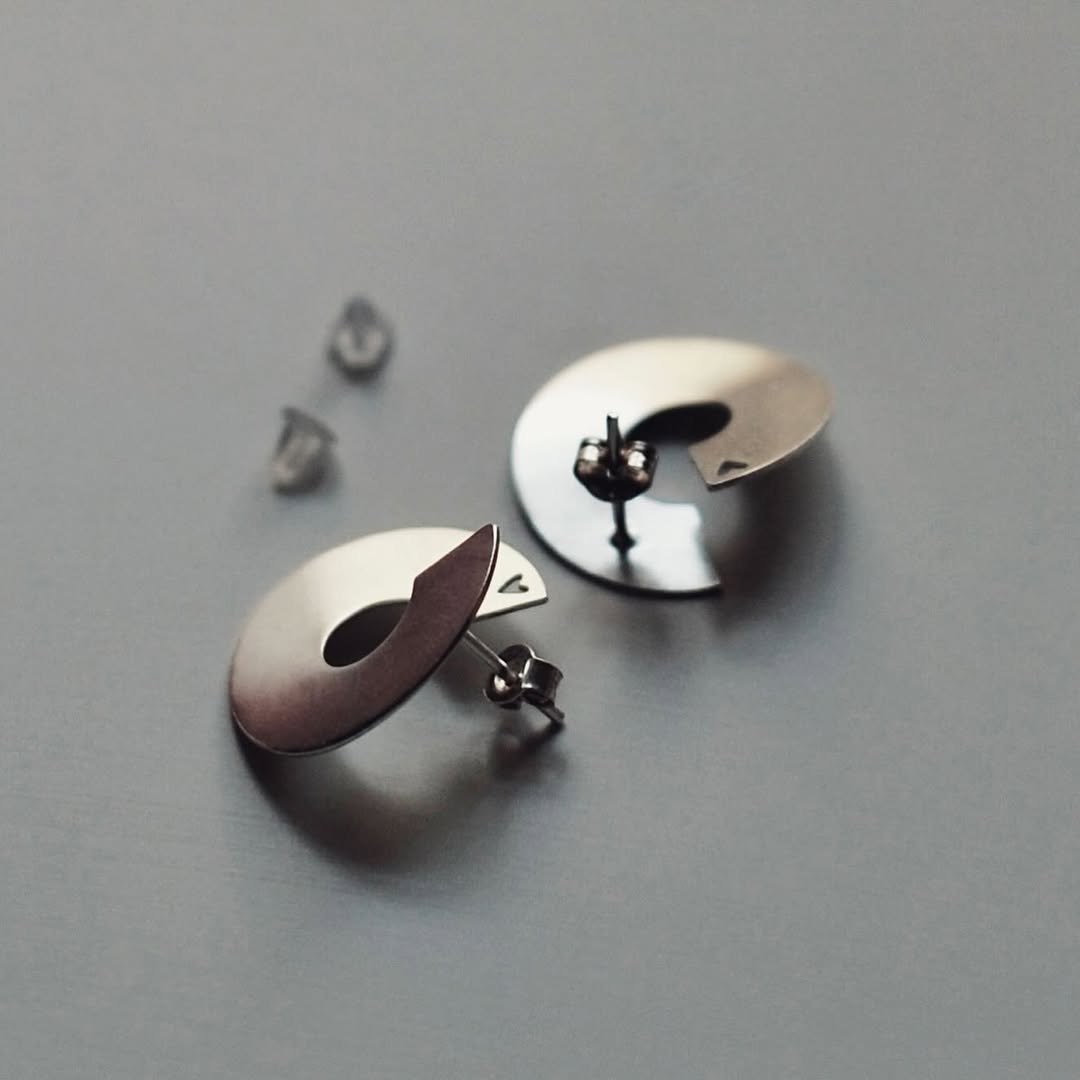 Earrings Hidden Heart Disc